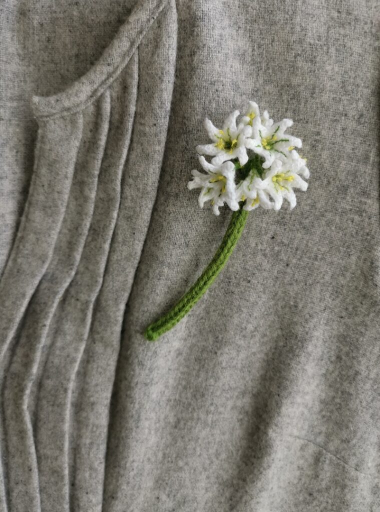 crochet snowbell mini bouquet